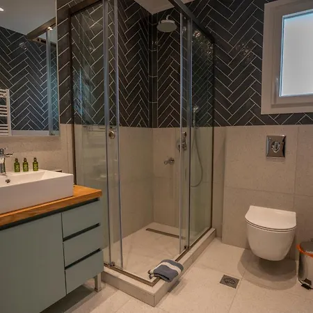 Tompazi 2 * カヴァラ