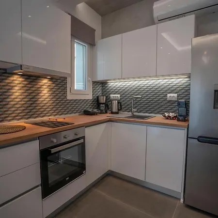 Apartment Tompazi 2 *