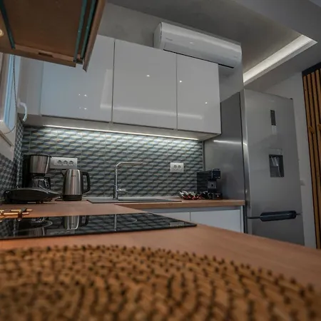Tompazi 2 Apartment